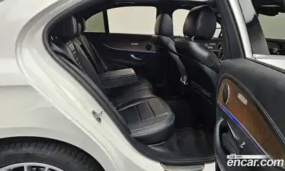 Mercedes-Benz E-Class 2021 2.0 Автомат в Москве № 141555, миниатюра 4