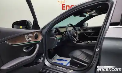 Mercedes-Benz E-Class 2022 2.0 Автомат в Москве № 150065, миниатюра 11