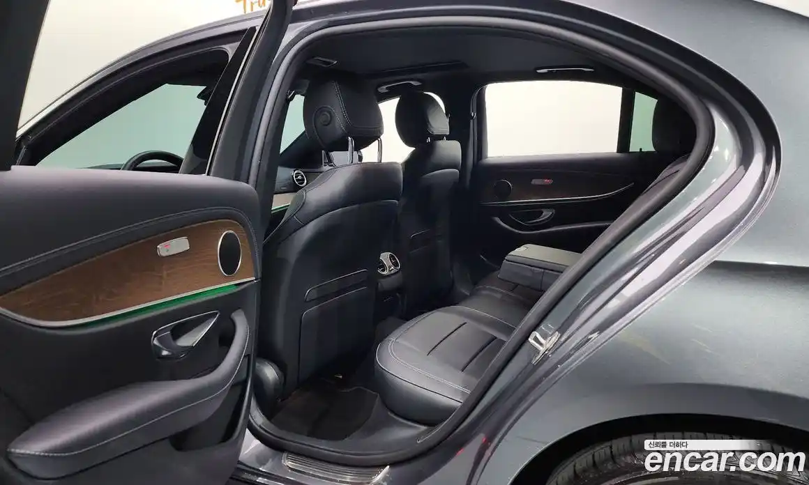 Mercedes-Benz E-Class 2022 2.0 Автомат в Москве № 150065, фото 17