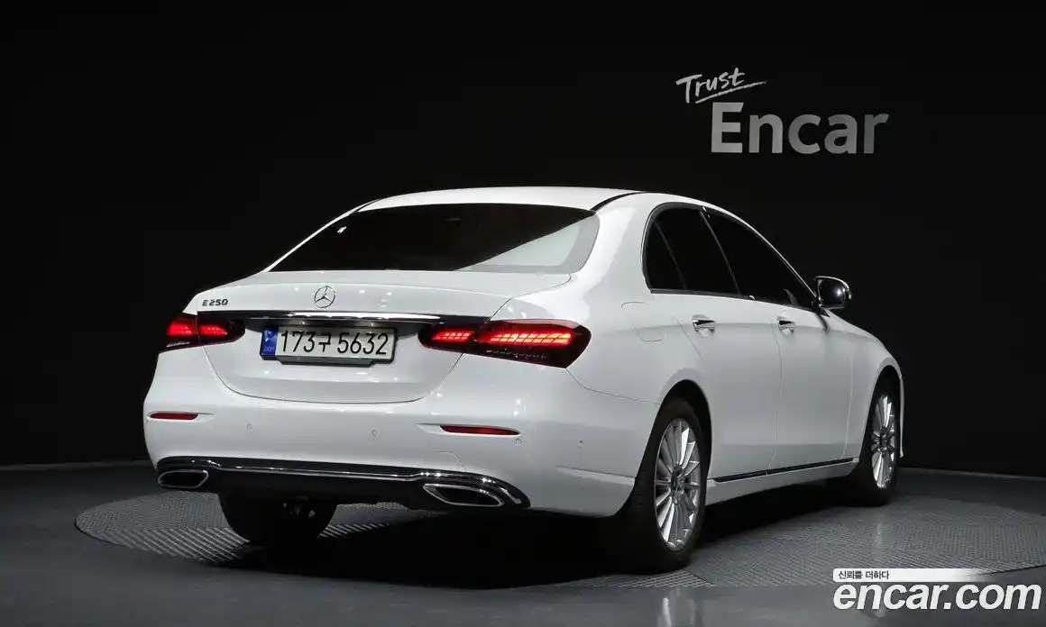 Mercedes-Benz E-Class 2021 2.0 Автомат в Москве № 161228, фото 4