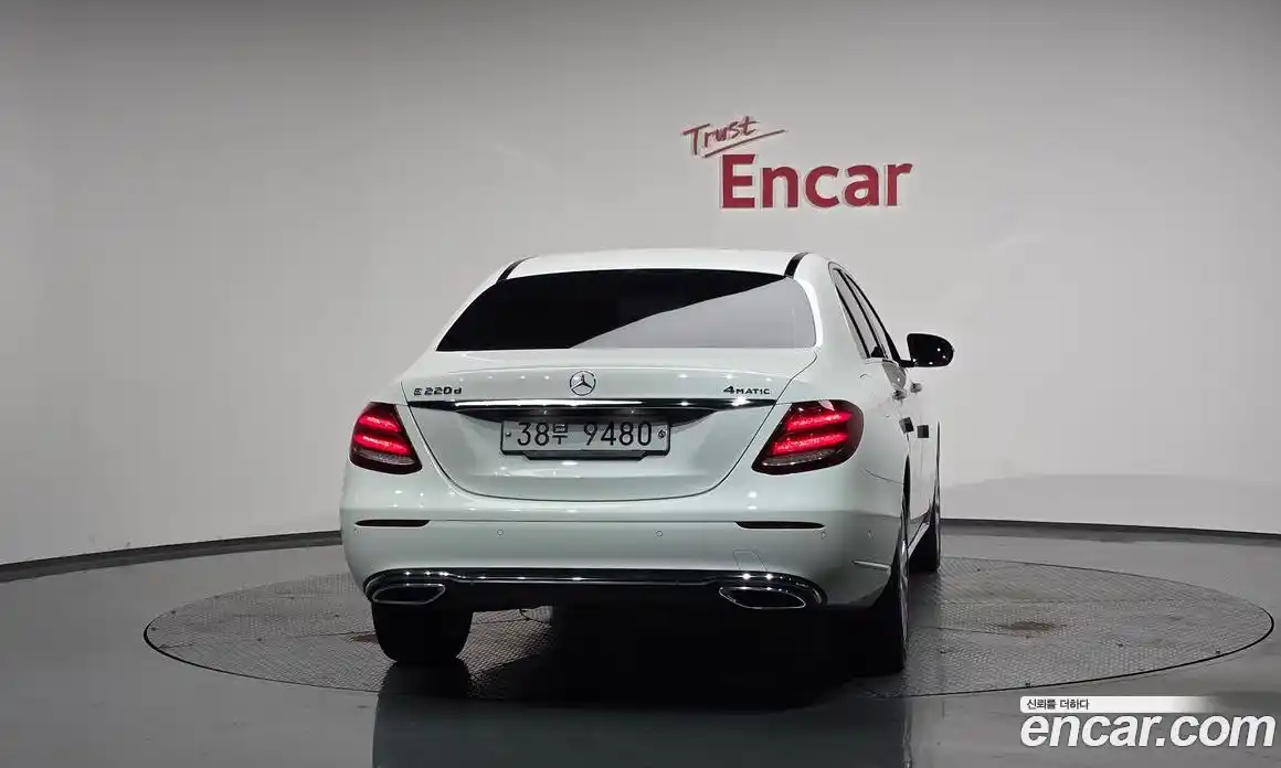 Mercedes-Benz E-Class 2019 1.9 Автомат в Москве № 161404, фото 17