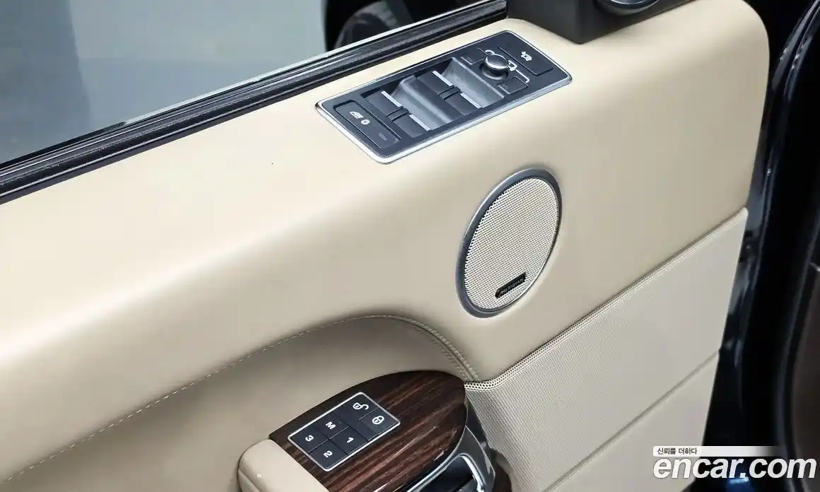 Land Rover Range-Rover 2016 4.4 Автомат в Москве № 166518, фото 20