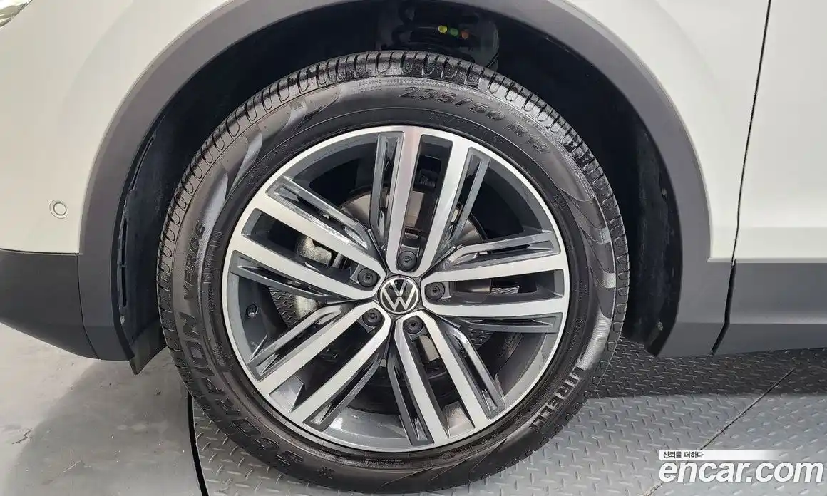 Volkswagen Tiguan 2024 2.0 Автомат в Москве № 168409, фото 17