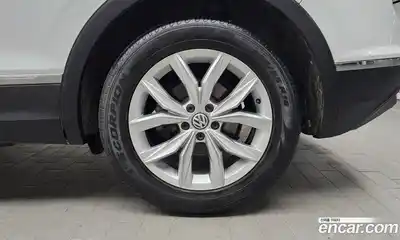 Volkswagen Tiguan 2020 2.0 Автомат в Москве № 168780, миниатюра 5