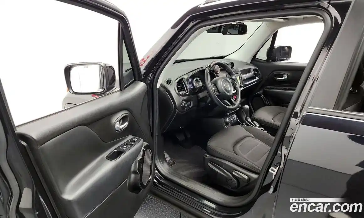 Jeep Renegade 2017 2.0 Автомат в Москве № 169851, фото 1