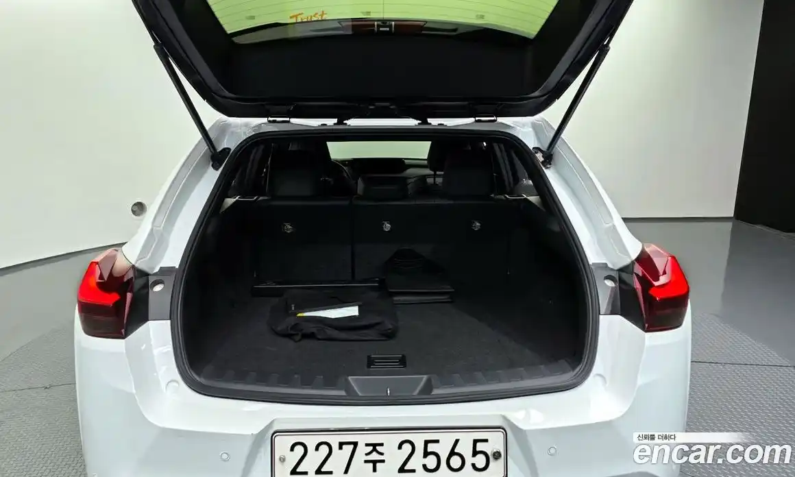 Lexus UX 2021 2.0 Автомат в Москве № 198875, фото 20