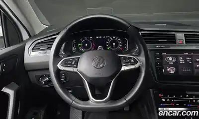 Volkswagen Tiguan 2023 2.0 Автомат в Москве № 199094, миниатюра 2