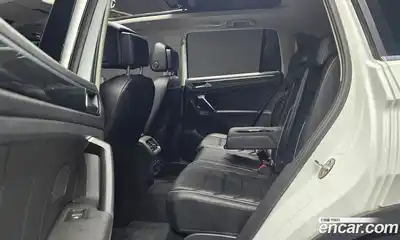 Volkswagen Tiguan 2023 2.0 Автомат в Москве № 199094, миниатюра 3