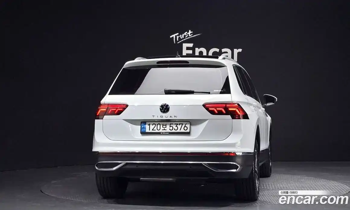 Volkswagen Tiguan 2023 2.0 Автомат в Москве № 199094, фото 4