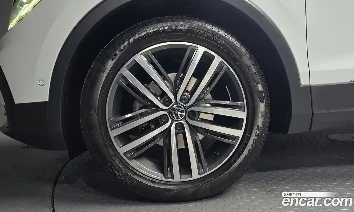 Volkswagen Tiguan 2023 2.0 Автомат в Москве № 199094, фото 10