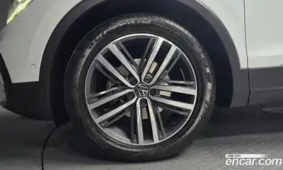 Volkswagen Tiguan 2023 2.0 Автомат в Москве № 199094, миниатюра 10