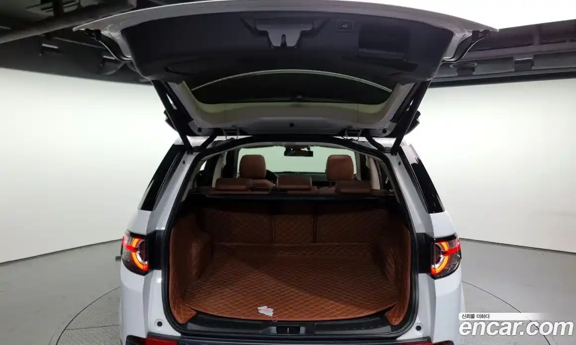 Land Rover Discovery Sport 2016 2.0 Автомат в Москве № 213750, фото 16