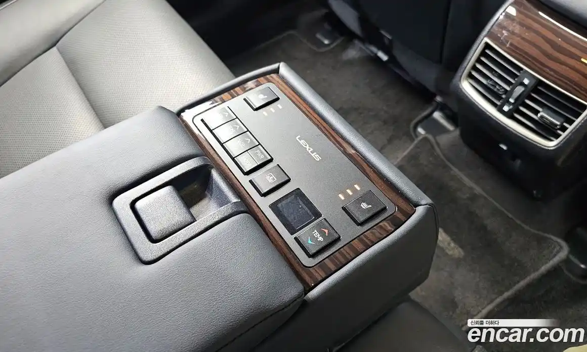 Lexus ES 2017 3.5 Автомат в Москве № 214641, фото 20