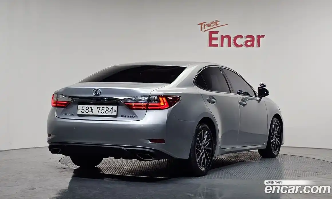 Lexus ES 2017 3.5 Автомат в Москве № 214641, фото 4
