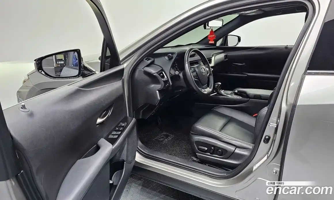 Lexus UX 2020 2.0 Автомат в Москве № 214701, фото 15