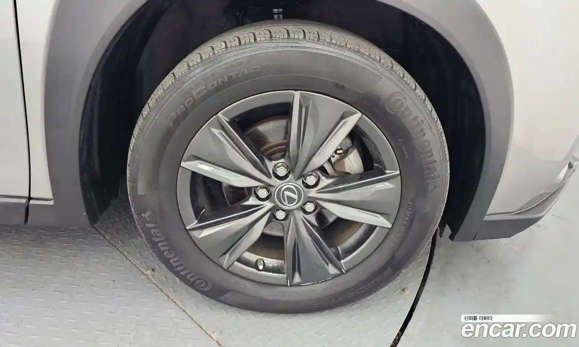 Lexus UX 2020 2.0 Автомат в Москве № 214701, фото 9