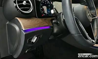 Mercedes-Benz E-Class 2023 2.0 Автомат в Москве № 220801, миниатюра 3