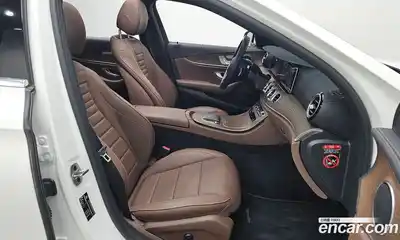 Mercedes-Benz E-Class 2022 2.0 Автомат в Москве № 225247, миниатюра 2