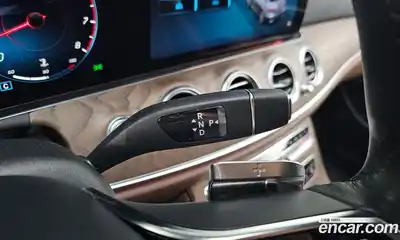 Mercedes-Benz E-Class 2022 2.0 Автомат в Москве № 225247, миниатюра 5