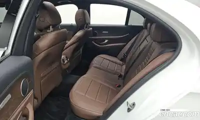 Mercedes-Benz E-Class 2022 2.0 Автомат в Москве № 225247, миниатюра 6