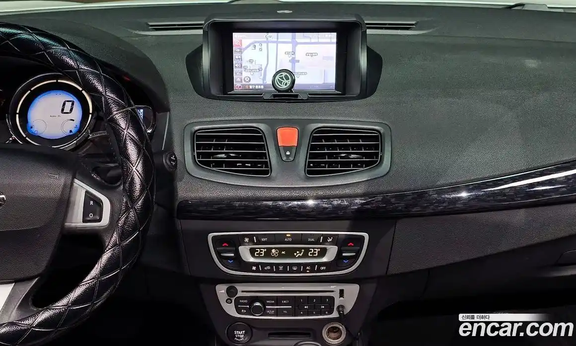 Renault SM3 2015 1.6 Автомат в Москве № 106771, фото 18