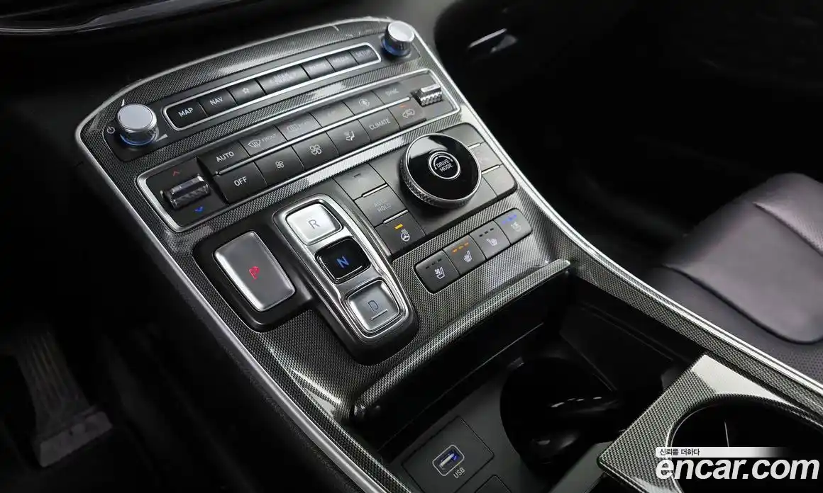 Hyundai Santa Fe 2023 2.2 Автомат в Москве № 112090, фото 15