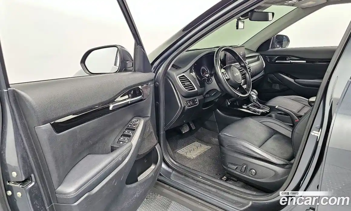 Kia Seltos 2023 1.6 Автомат в Москве № 120993, фото 14