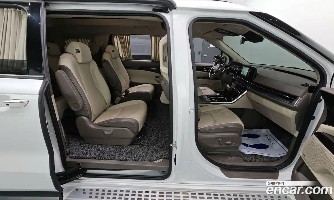 Kia Canival 2023 3.5 Автомат в Москве № 133856, фото 7