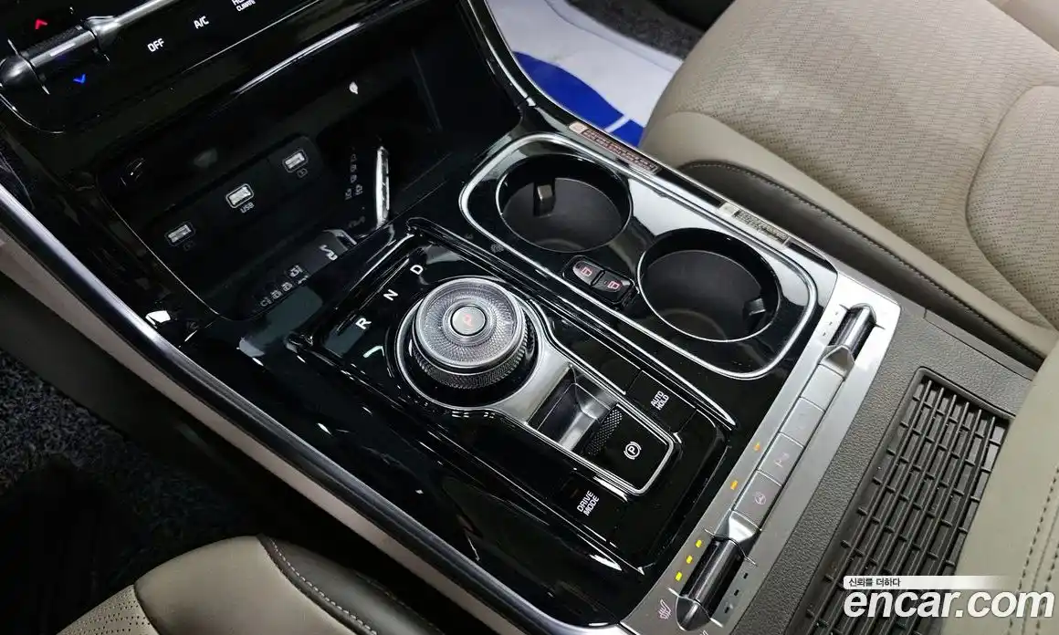 Kia Canival 2023 3.5 Автомат в Москве № 133856, фото 9