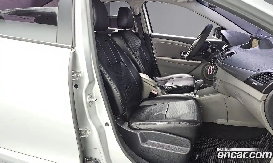 Renault SM3 2010 1.6 Автомат в Москве № 140238, фото 18