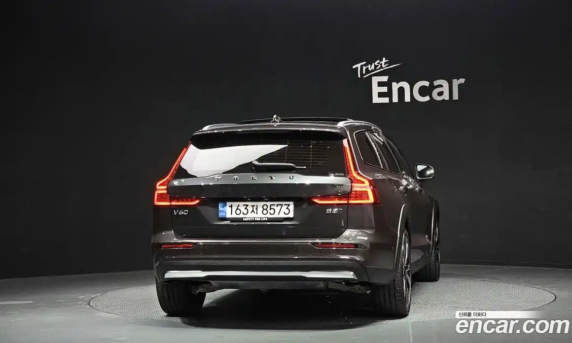 Volvo V60 2023 2.0 Автомат в Москве № 164390, фото 12