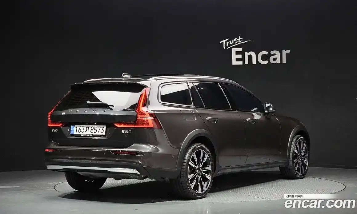 Volvo V60 2023 2.0 Автомат в Москве № 164390, фото 17