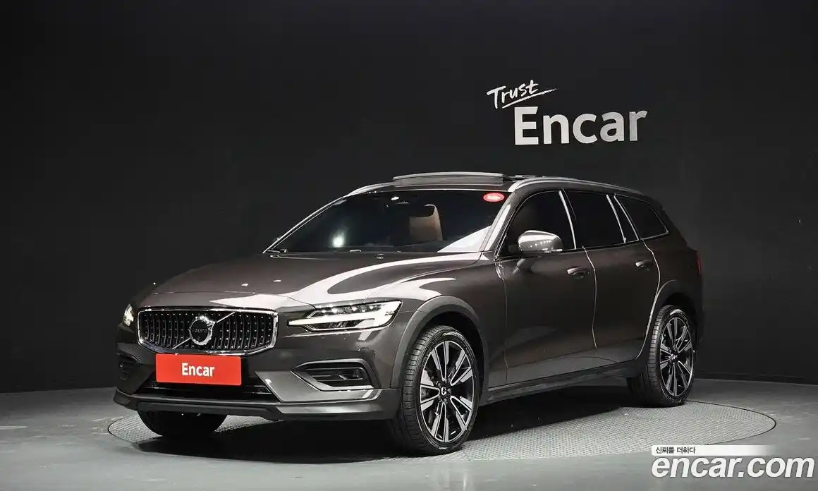 Volvo V60 2023 2.0 Автомат в Москве № 164390, фото 20