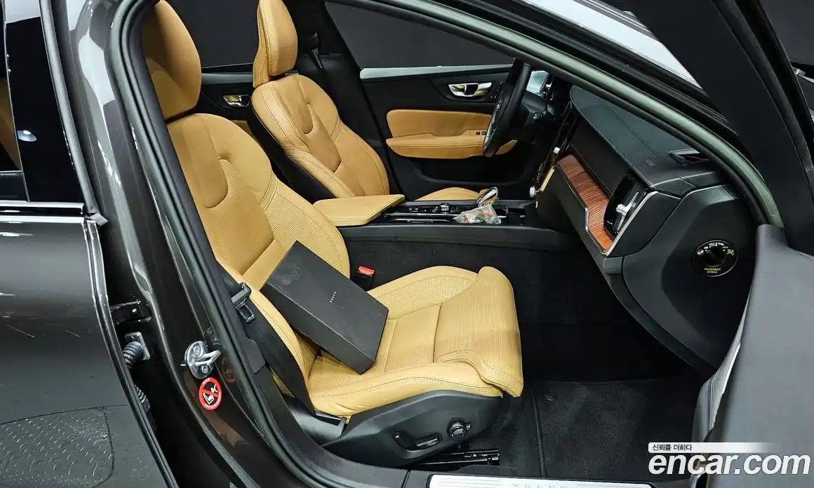 Volvo V60 2023 2.0 Автомат в Москве № 164390, фото 4