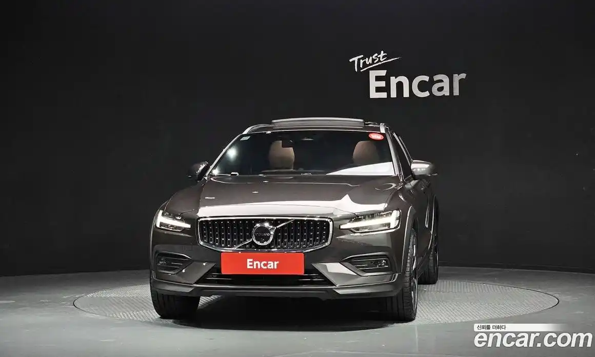 Volvo V60 2023 2.0 Автомат в Москве № 164390, фото 6