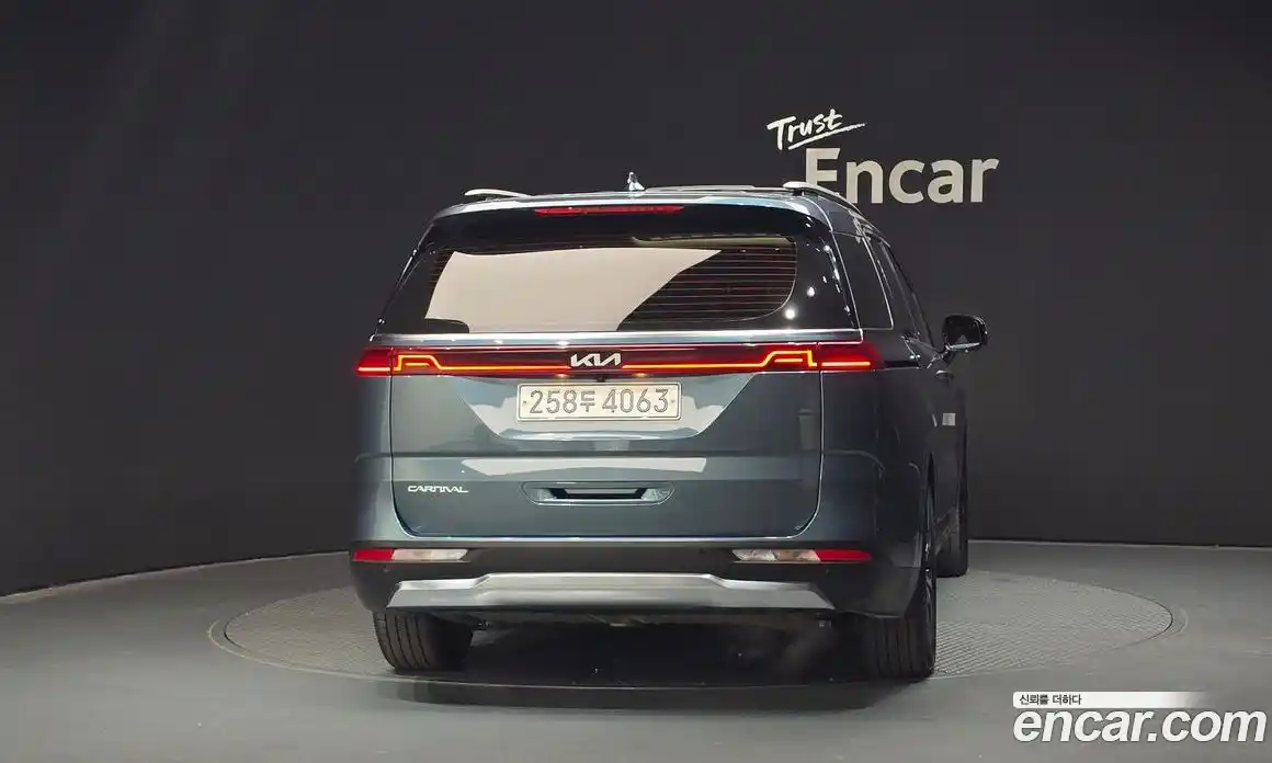 Kia Canival 2023 3.5 Автомат в Москве № 18645, фото 7