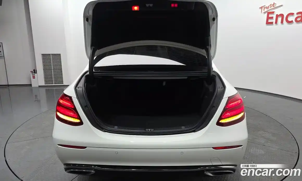 Mercedes-Benz E-Class 2019 1.9 Автомат в Москве № 195279, фото 13