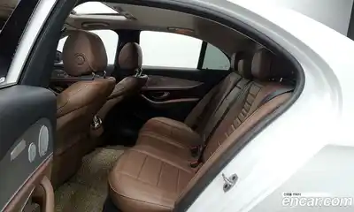 Mercedes-Benz E-Class 2019 2.0 Автомат в Москве № 195684, миниатюра 2
