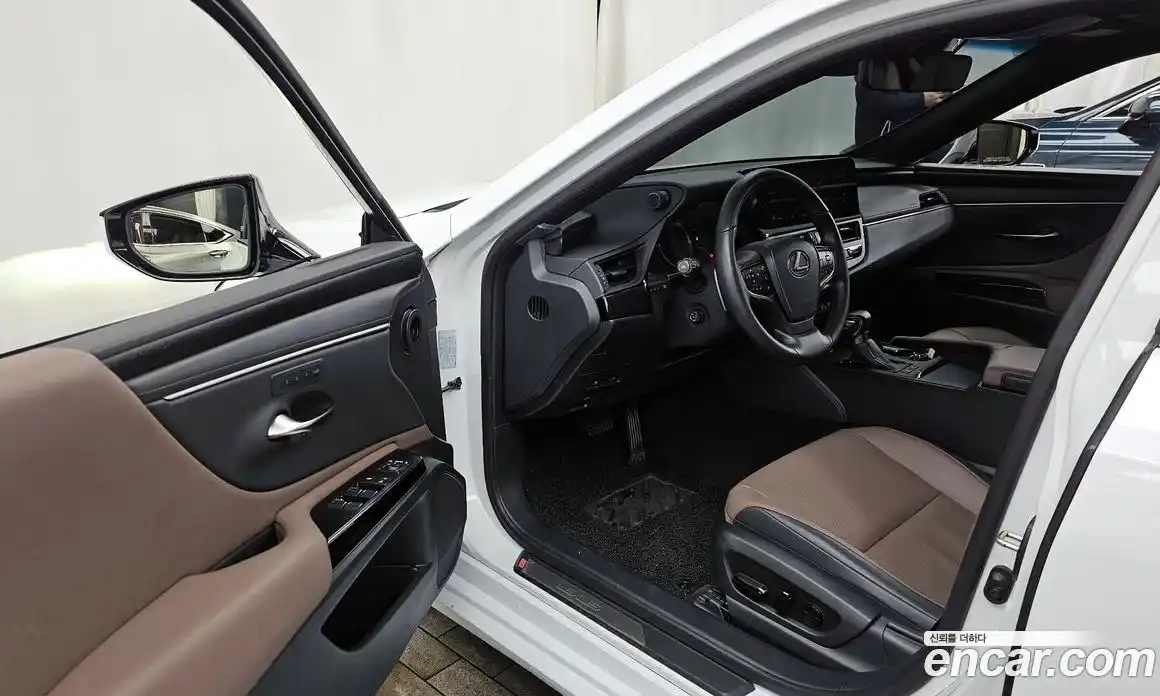 Lexus ES 2024 2.5 Автомат в Москве № 198766, фото 17