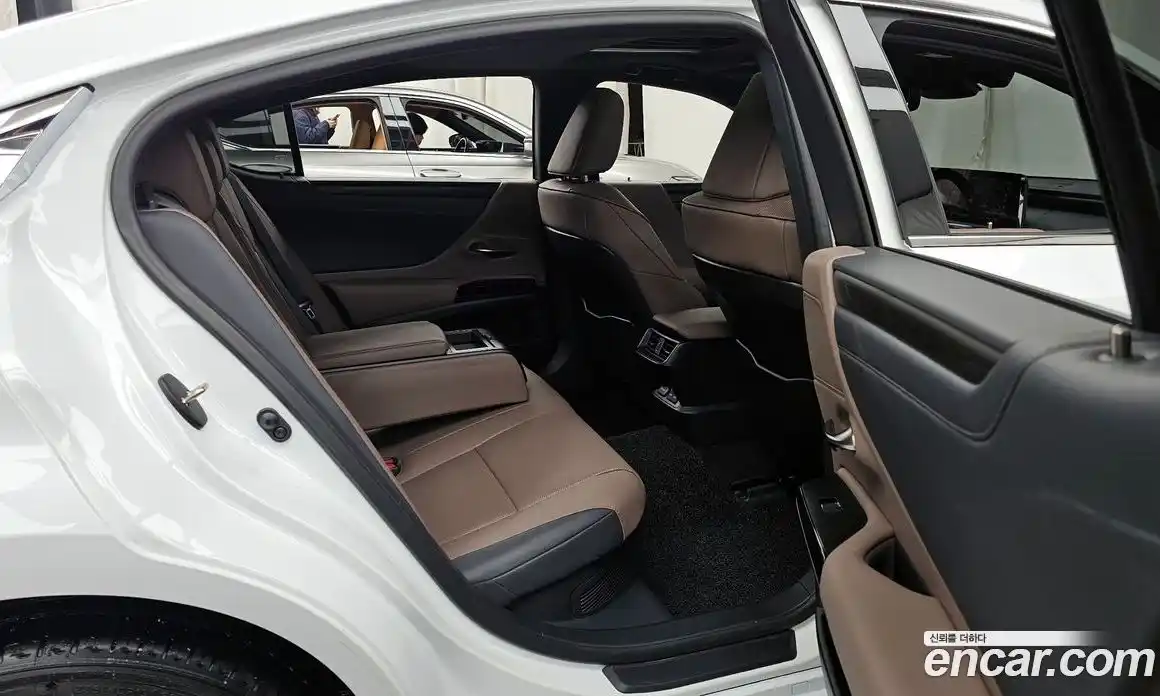 Lexus ES 2024 2.5 Автомат в Москве № 198766, фото 10