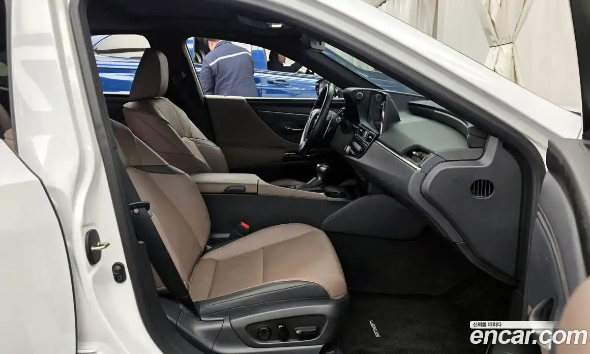 Lexus ES 2024 2.5 Автомат в Москве № 198852, фото 13