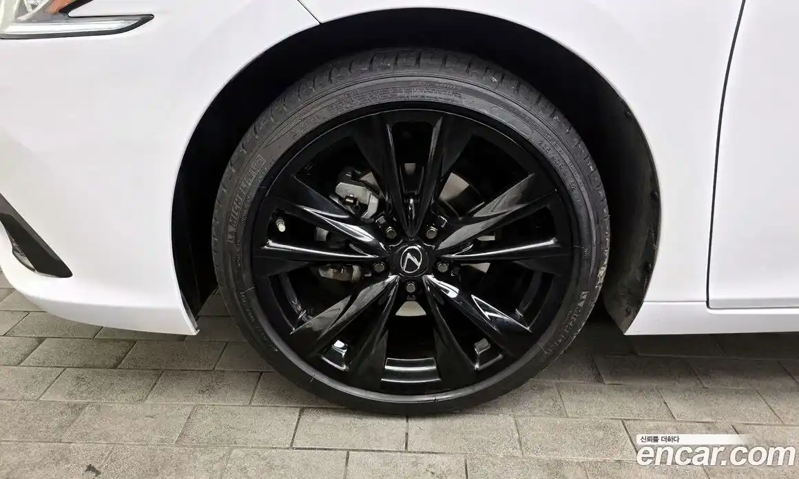 Lexus ES 2024 2.5 Автомат в Москве № 198852, фото 3