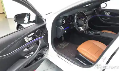 Mercedes-Benz E-Class 2021 1.9 Автомат в Москве № 201699, миниатюра 9