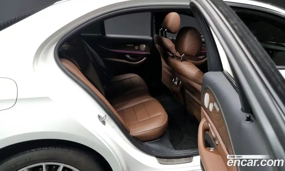 Mercedes-Benz E-Class 2023 1.9 Автомат в Москве № 204735, фото 17