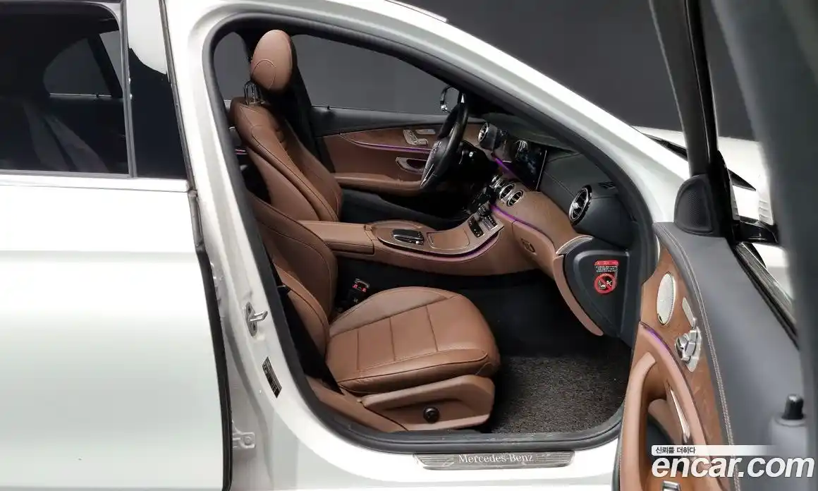 Mercedes-Benz E-Class 2023 1.9 Автомат в Москве № 204735, фото 19