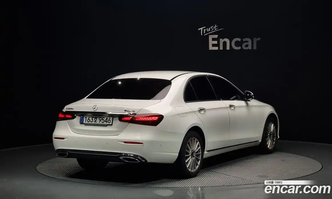 Mercedes-Benz E-Class 2023 1.9 Автомат в Москве № 204735, фото 4