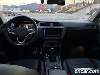 Volkswagen Tiguan 2023 2.0 Автомат в Москве № 214997, миниатюра 2