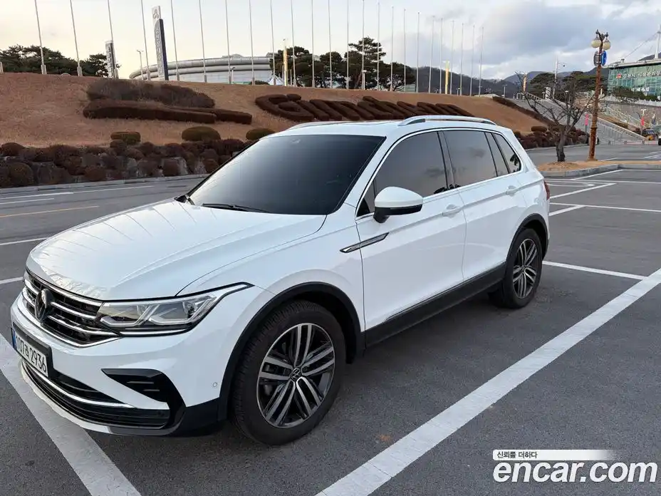 Volkswagen Tiguan 2023 2.0 Автомат в Москве № 214997, фото 3