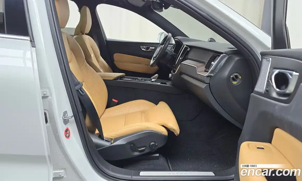 Volvo XC60 2022 2.0 Автомат в Москве № 230520, фото 17