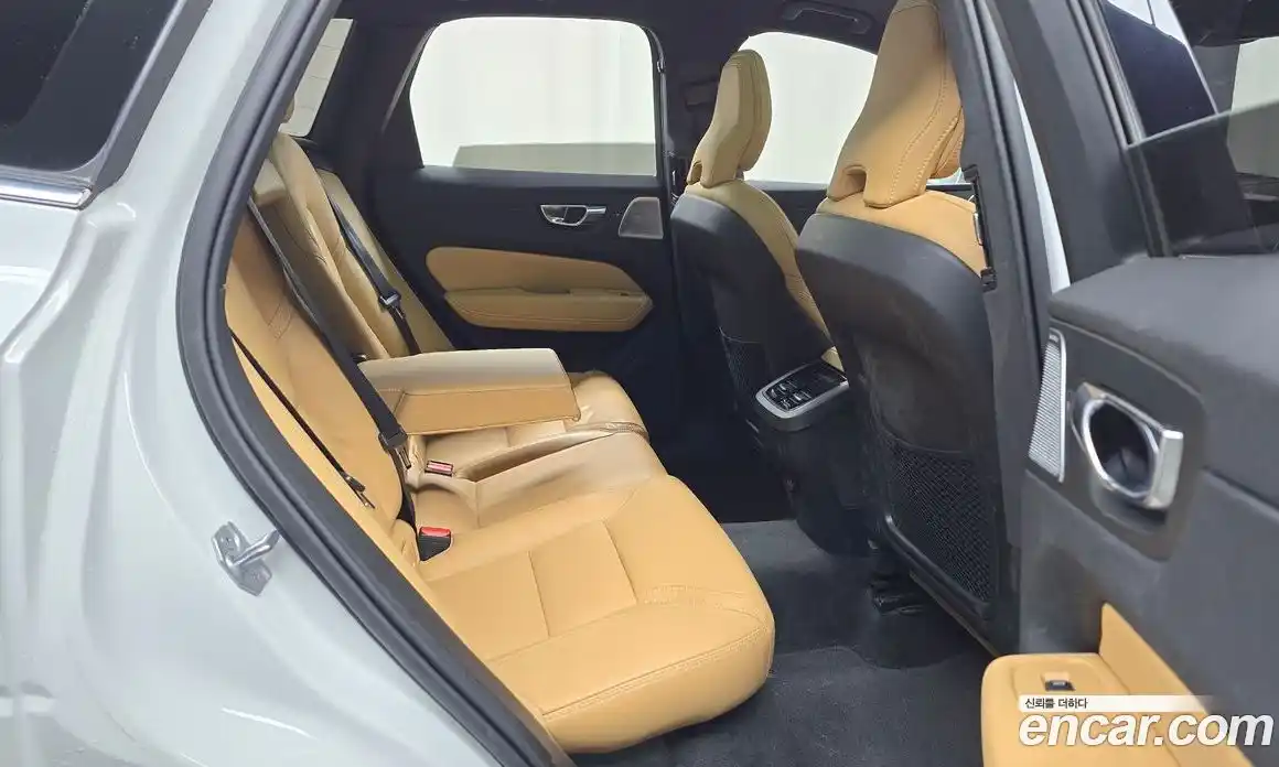 Volvo XC60 2022 2.0 Автомат в Москве № 230520, фото 18